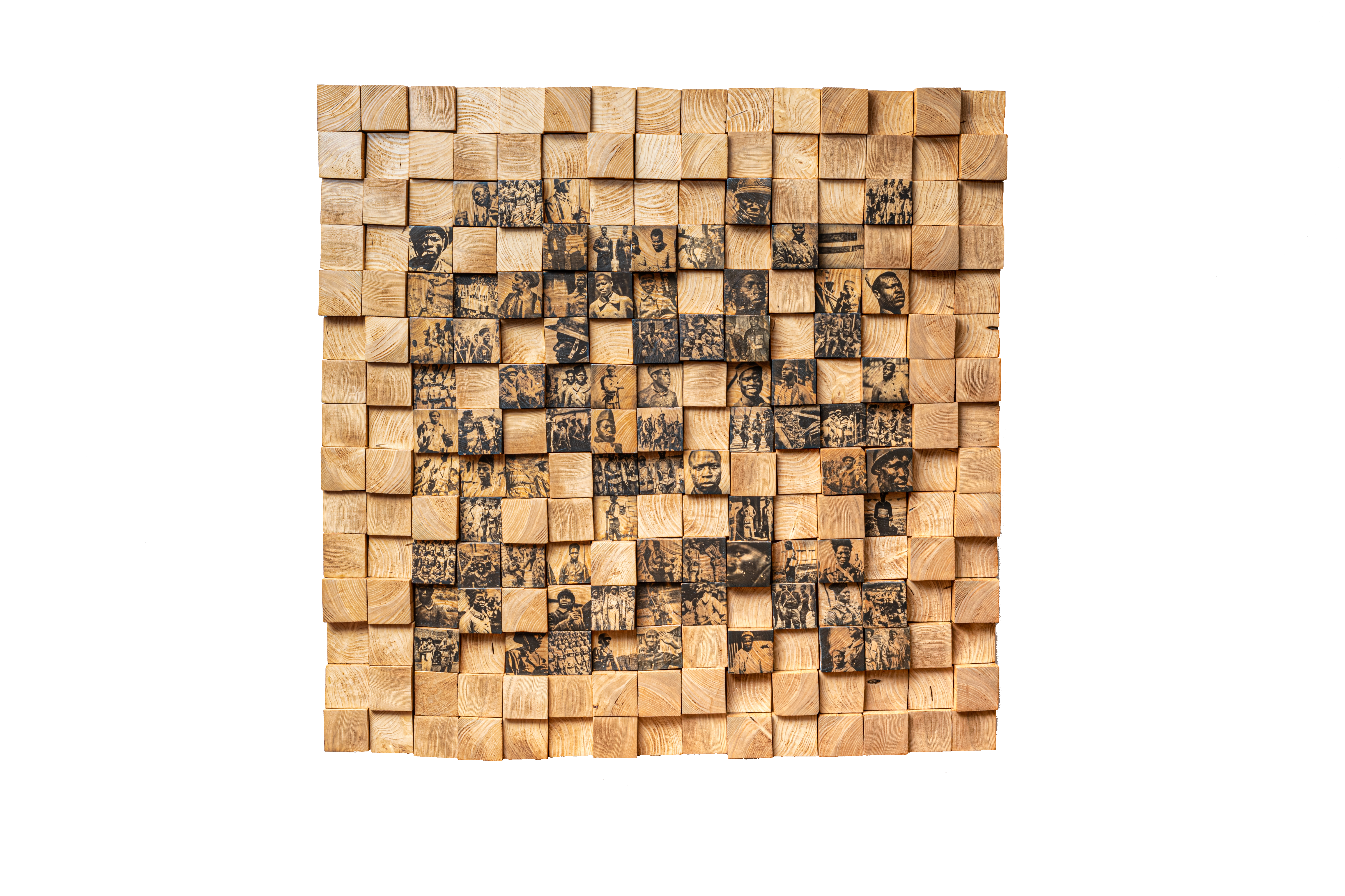 3.Willow Evann - Tiraillés - 2021 - wood and polaroid - 104x104cm - Willow Evann