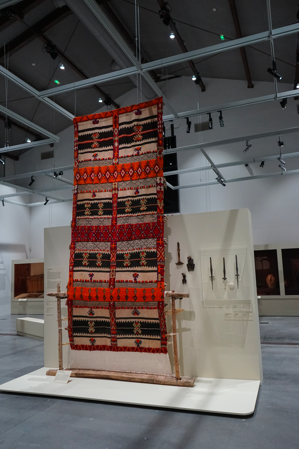 4_Amazighes_Scenographie_Claudine_Bertomeu_Avril_2025_Mucem©Julie_Cohen_Mucem