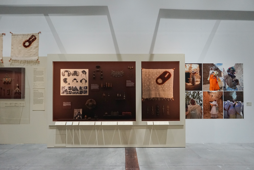 6_Amazighes_Scenographie_Claudine_Bertomeu_Avril_2025_Mucem©Julie_Cohen_Mucem